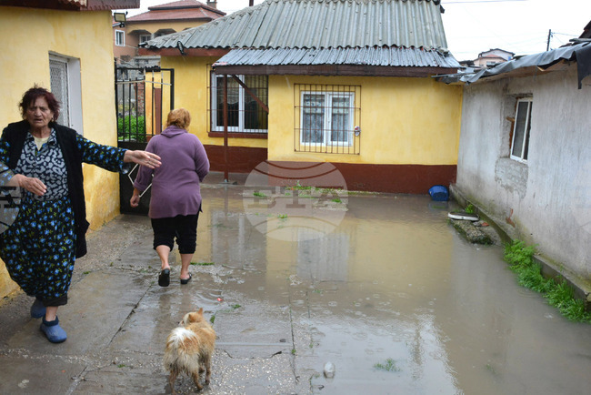 Къщи и евангелски храм се наводниха в хасковския квартал "Република"