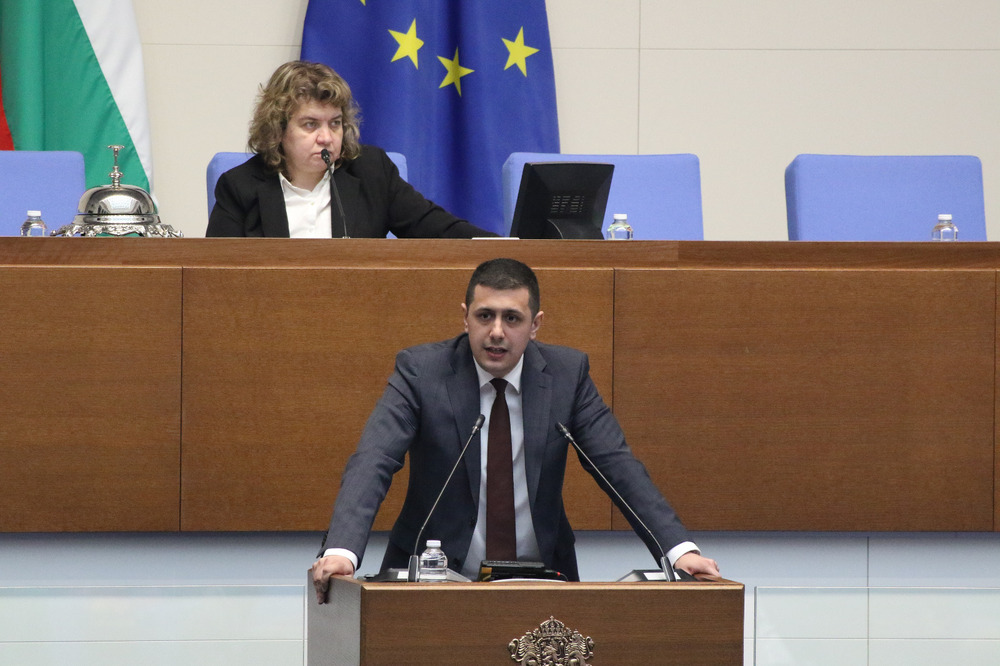 Атанас Атанасов: Вотът на недоверие не е за външна политика, а цели допълнително разделение