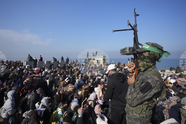 Обсъжда се компромис, при който “Хамас” да предаде само тежките си оръжия, казва палестинско-американски посредник