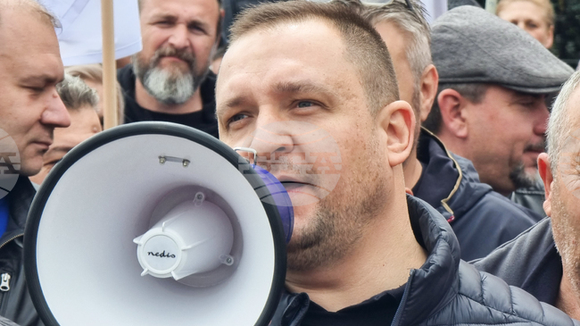 "Съюзът на синдикатите в Македония" призовава към протест за по-високи заплати утре; "Конфедерацията на свободните синдикати" бойкотира