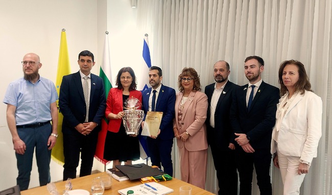 Посланикът на България в Израел Славена Гергова посети северния израелски град Кирият Моцкин