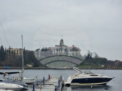 Работна среща за създаването на Център за култура и изкуство на остров Св. св. Кирик и Юлита в Созопол се провежда днес в сградата на Общинския съвет на Созопол.