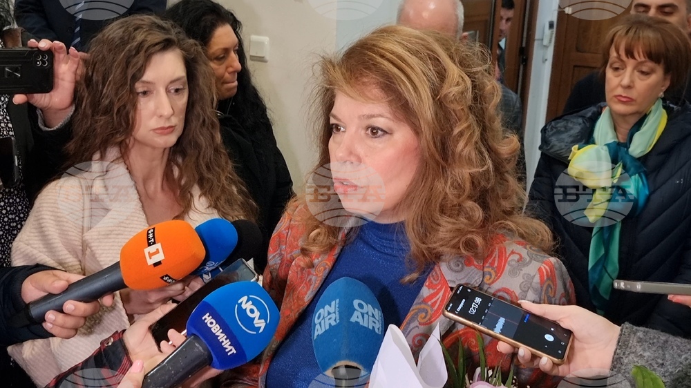 По никакъв начин няма да предпоставям решението на Конституционния съд, това е една от най-авторитетните български институции, каза Илияна Йотова