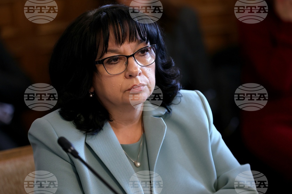 Правителството работи с нагласата за пълен управленски мандат, каза министър Теменужка Петкова
