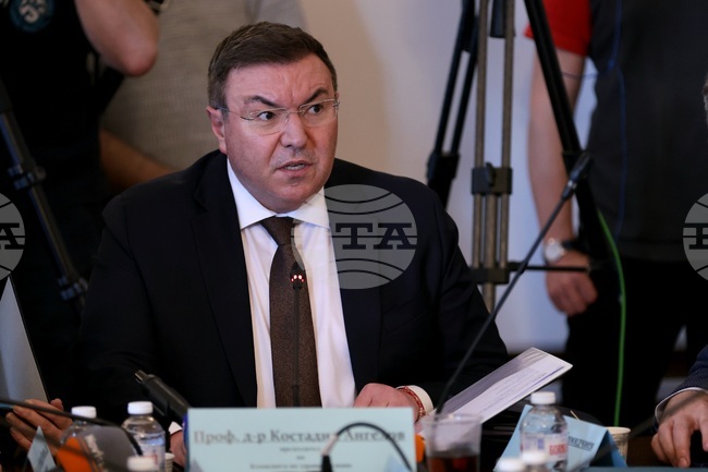 До 28 юли се очаква общ законопроект за законодателни промени за заплатите на работещите в лечебните заведения