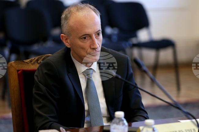 И сега имаме предмет "Религия", но той е факултативен, водим разговор за предмет "Добродетели и религии", каза министър Красимир Вълчев