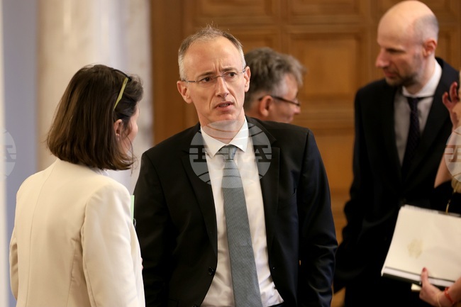 Лятната ни ваканция е по-дълга в сравнение с други страни, а сезонните ни ваканции са по-къси, каза министър Красимир Вълчев