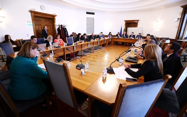 За нови Наказателен кодекс, Наказателно-процесуален кодекс и Закон за движение по пътищата настоя в правна комисия бащата на загиналата Сияна