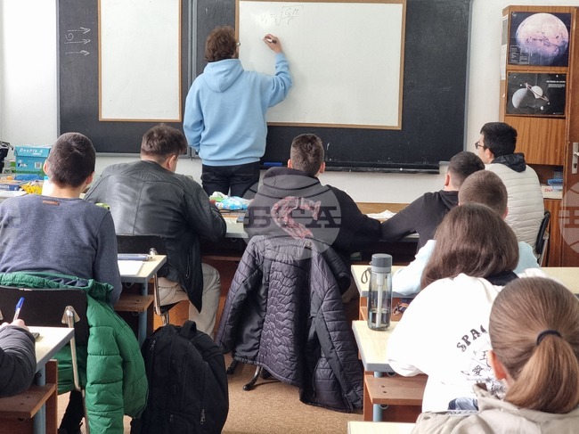 Ученици от страната се подготвят в Кърджали за финалния кръг на Националната олимпиада по астрономия