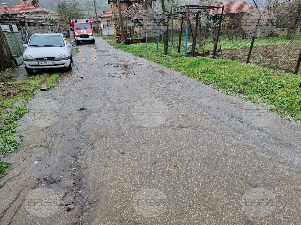 Село Говежда - проливен дъжд - подпочвени води - наводнени имоти