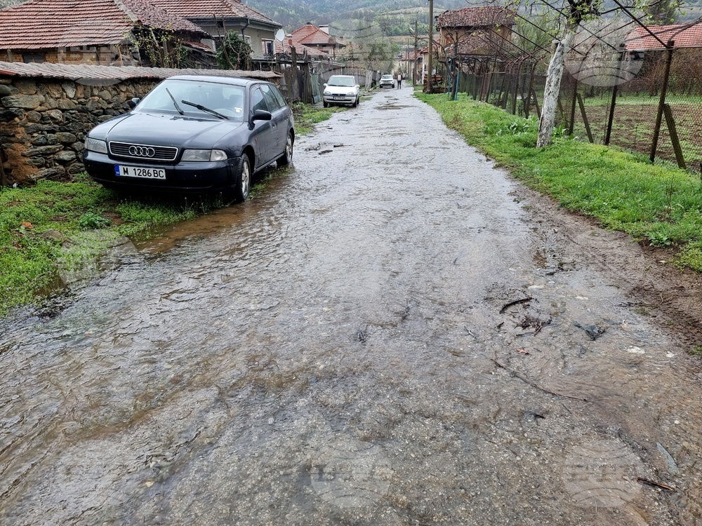Село Говежда - проливен дъжд - подпочвени води - наводнени имоти