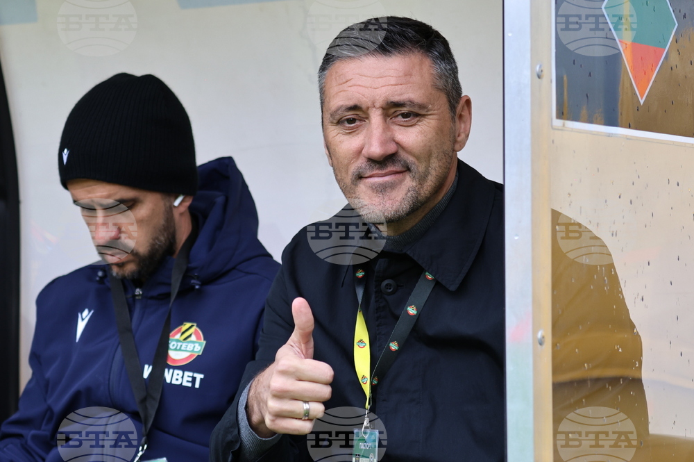 "Ситуацията в клуба е много трудна", призна наставникът на Ботев (Пловдив) Душан Керкез