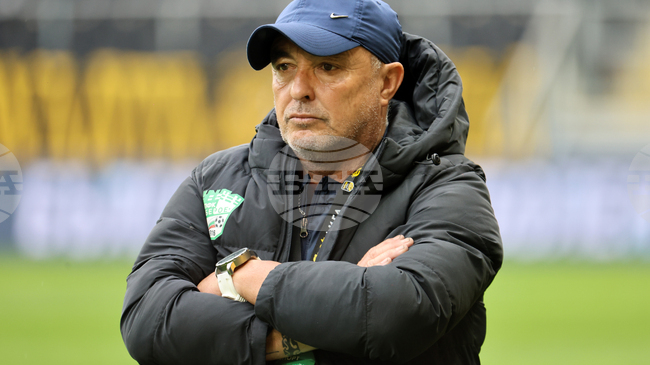 „Трудна ситуация, но с упорита работа, феновете и отборът да бъдат заедно - всичко е по-лесно“, написа Хосу Урибе при завръщането си в Берое