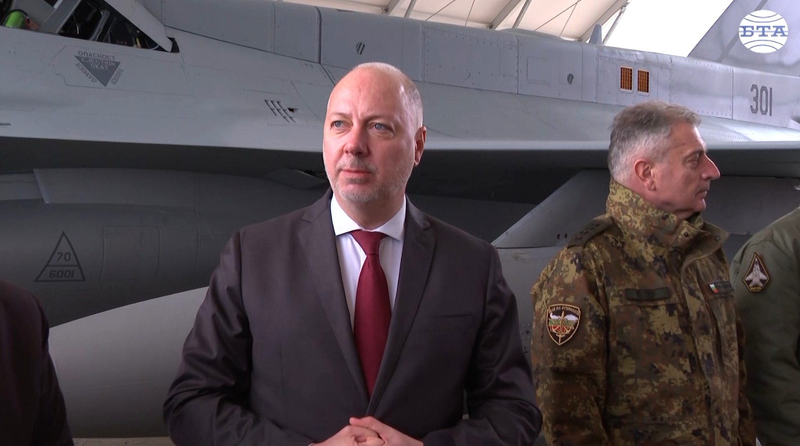 България получава първия от най-модерните самолети в бойната авиация, каза премиерът Росен Желязков при посрещането на F-16