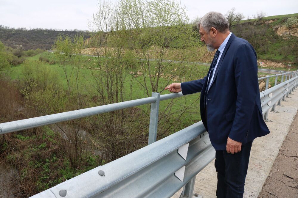 Драгомир Драганов извърши проверка по поречието на река Черни Лом заради сигнали за замърсяване