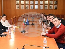 Ректорът на УНСС проф. Димитър Димитров се срещна със студенти от Университета Гренобъл Алпи във Франция. Снимка: УНСС