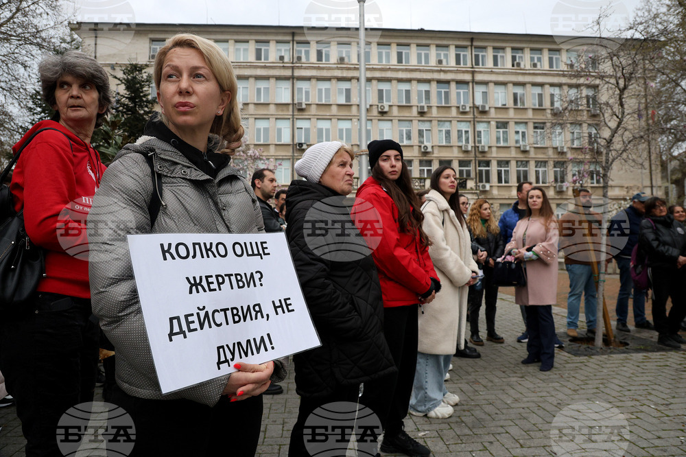 С протест пред съдебната палата варненци поискаха по-строги наказания за насилниците на деца