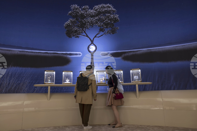 Женевското изложение за часовници е барометър на лукса в условията на конфликта в Близкия изток