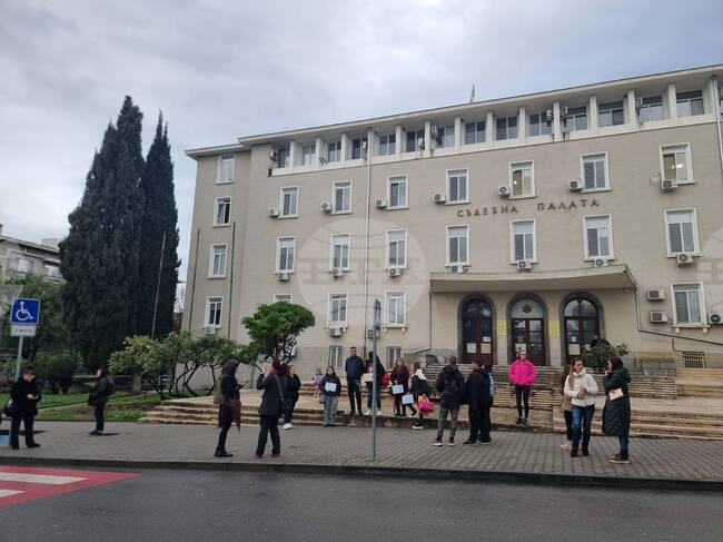 Протест под надслов "Не на насилието над деца и педофилията" се проведе в Стара Загора