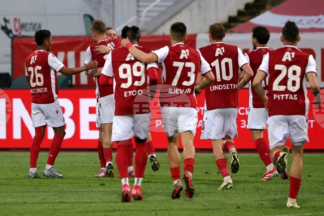 Зюмюр Бютучи и Лиъм Купър не отпътуваха с тима на ЦСКА-София за Варна