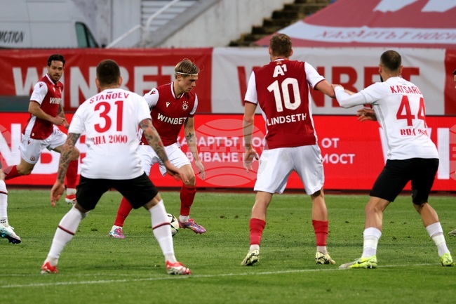 ЦСКА-София победи Локомотив София в Първа лига