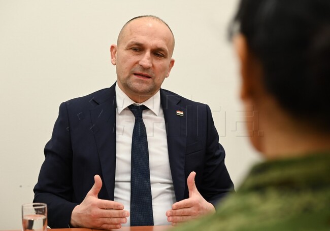 ХИНА: Хърватия ще инвестира в своята отбранителна индустрия, не може просто да купува оборудване, каза министърът на отбраната Иван Анушич