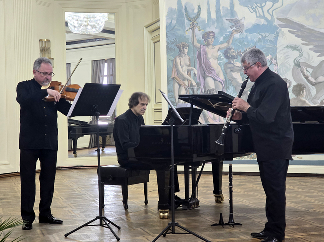 Произведение от композитора Пламен Джуров бе изсвирено за първи път на концерта на трио “Брух” в Добрич