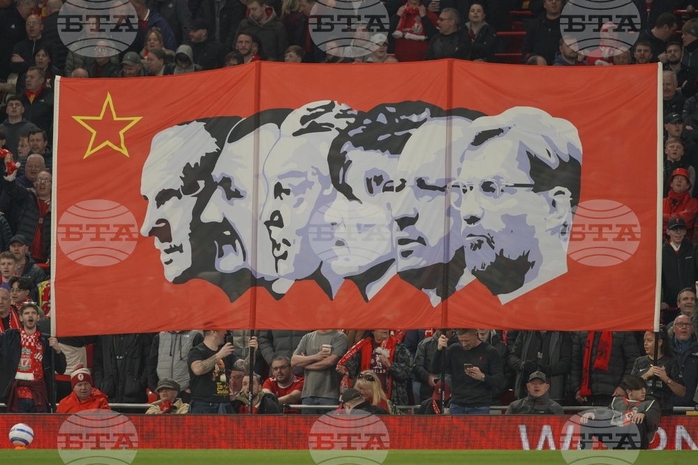 Ликът на Арне Слот ще грейне на популярния банер с клубните легенди след спечелването на Висшата лига