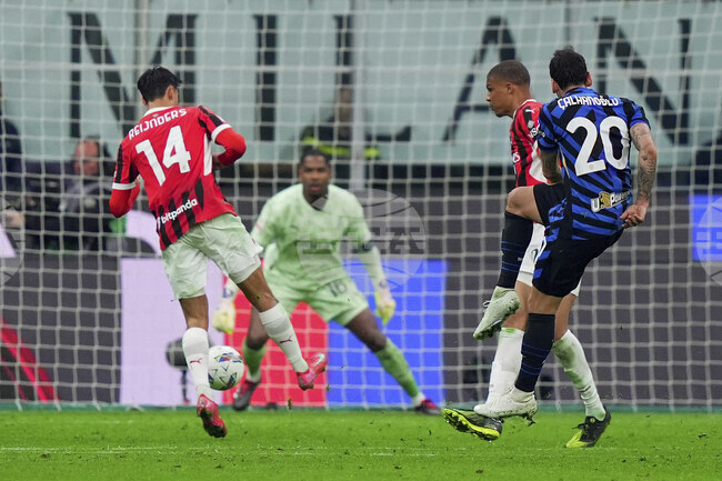 Милан и Интер завършиха наравно в първа полуфинална среща от турнира за Купата на Италия