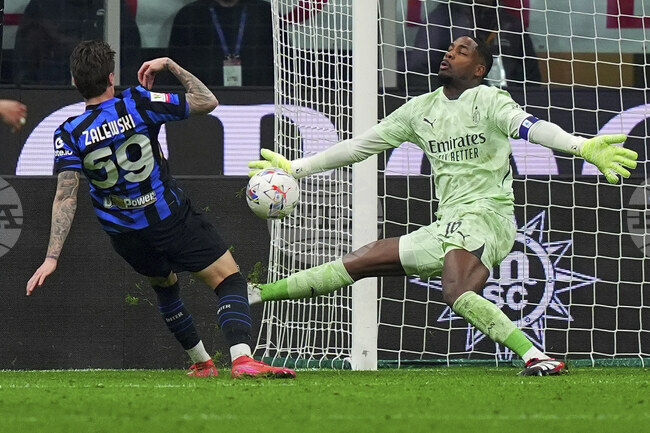 Вратарят на Милан Майк Менян е получил разрешение от лекарите да поднови пълноценни тренировки