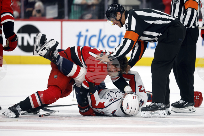 Каролина се наложи над Вашингтон в НХЛ