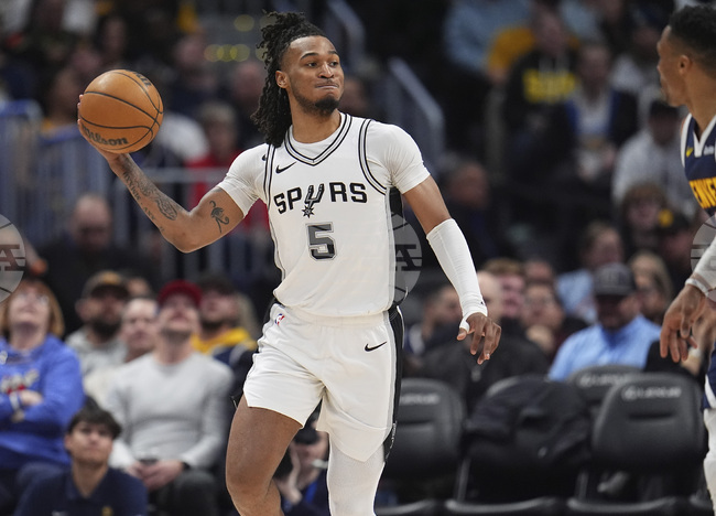 Стефон Касъл от Сан Антонио Спърс спечели приза за "Новобранец на годината" в Националната баскетболна асоциация