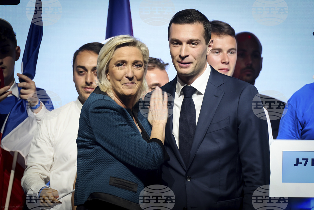 Година след победата на френската крайна десница на евровота във Франция тя организира среща на крайнодесни лидери от Европа