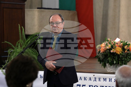 Институт по микробиология - годишнина - Юлиан Ревалски