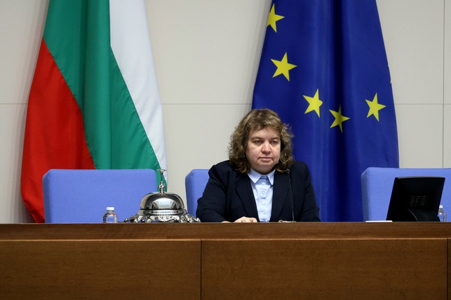 България загуби още един изявен талант на артистичната сцена, посочи Наталия Киселова в съболезнователен адрес до близките на Пламен Сираков