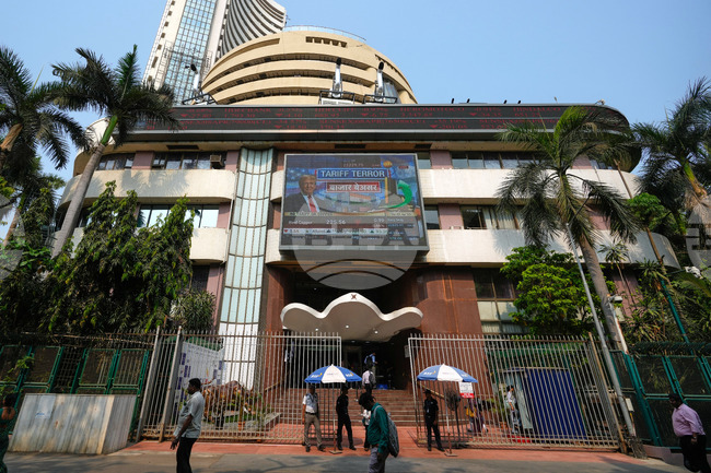 Индия се подготвя за въздействието на допълнителни американски мита, влизащи в сила от днес