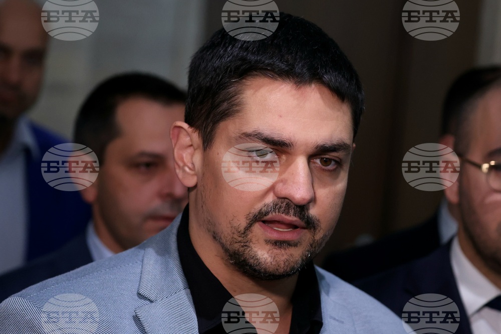 Вотът на недоверие вече успява, разклатихме управляващото мнозинство, каза Радостин Василев