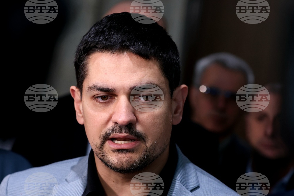 Радостин Василев призова за оставка на Наталия Киселова заради появата ѝ на футболен мач и с тениска с надпис на хазартен оператор