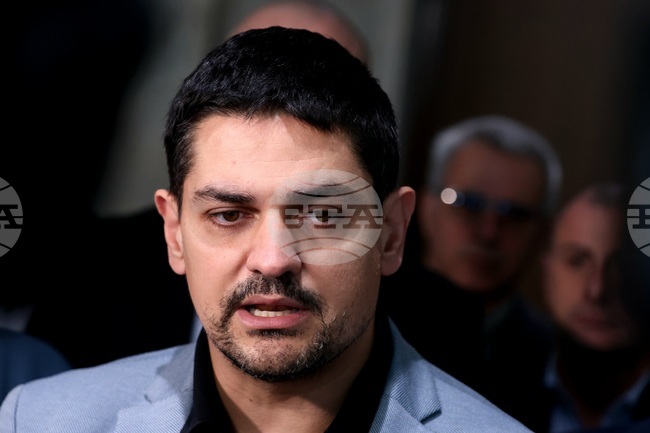 Ще се замислим дали да подкрепяме вотове на недоверие, които вносителите не могат да защитят, каза Радостин Василев от МЕЧ