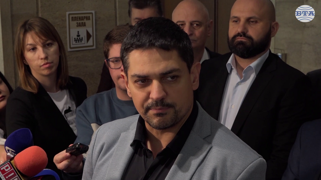 Ще се замислим дали да подкрепяме вотове на недоверие, които вносителите не могат да защитят, каза Радостин Василев от МЕЧ