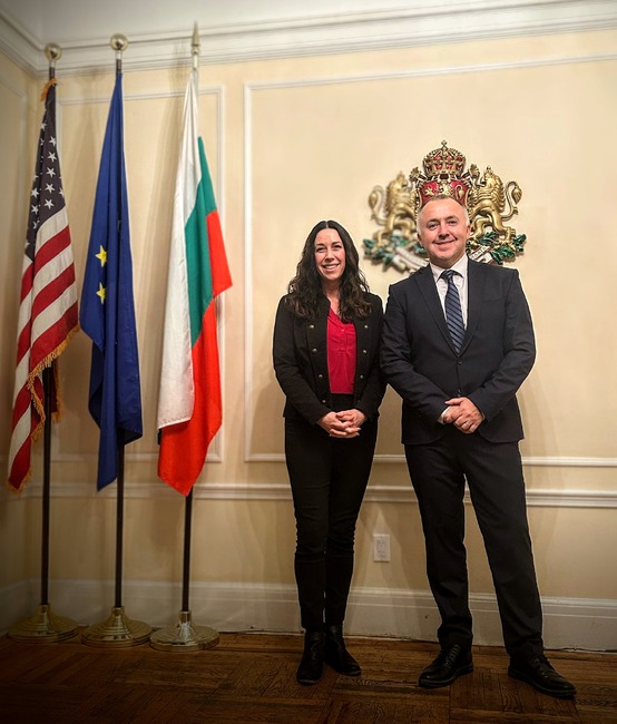 Дебора Душко, съосновател и ръководител на Фондацията „Сърце за България“, гостува на Генералното ни консулство в Ню Йорк