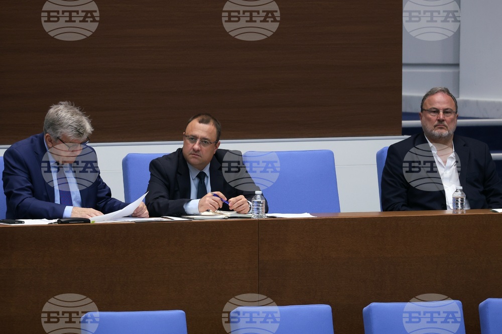 Най-важното е да се постигне баланс при обезпечаването на нуждите от вода както за питейно-битови цели, така и за други нужди, заяви министър Генов