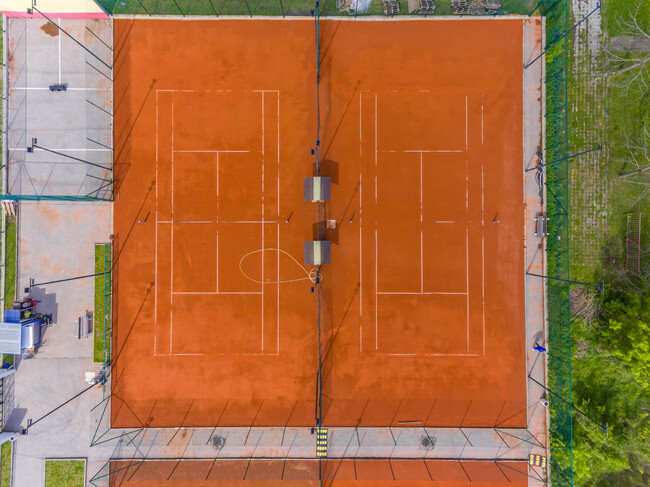 Община Търговище: Обявен е конкурс за отдаване под наем на тенис кортовете на спортен комплекс „Неделчо Камов“