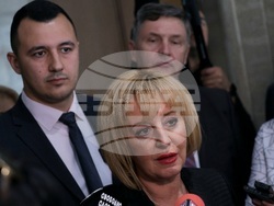 Парламент - Габриел Вълков - Мая Манолова - изявление