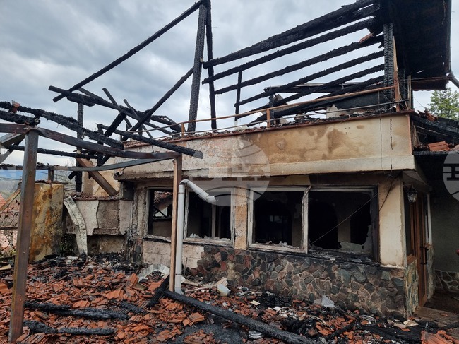 Крайпътно заведение на два етажа е изгоряло при пожар край Монтана