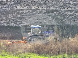 Видин - крепостни стени - ров - почистване