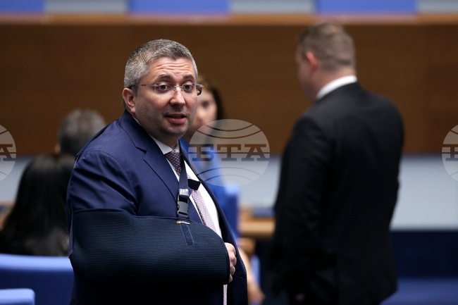 Основното притеснение на Андрей Цеков като министър бе дали коментираното е съгласувано с Делян Пеевски, каза Николай Нанков от ГЕРБ-СДС