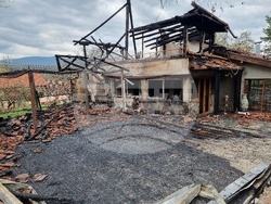 Село Георги Дамяново - изгоряло заведение