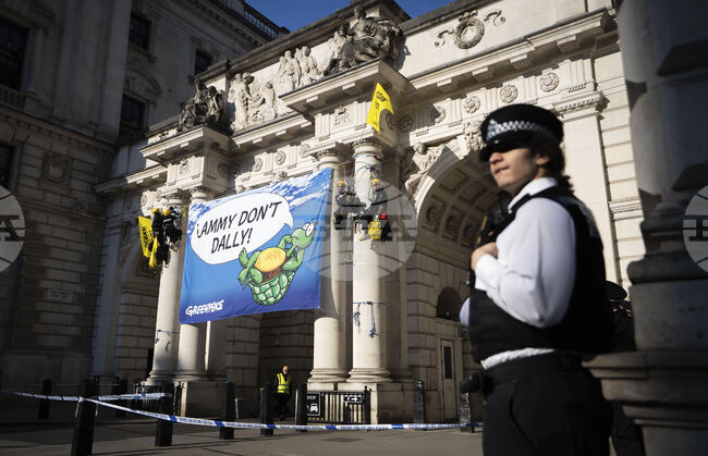 Великобритания наложи санкции на иранския вътрешен министър и членове на Корпуса на гвардейците на Ислямската революция