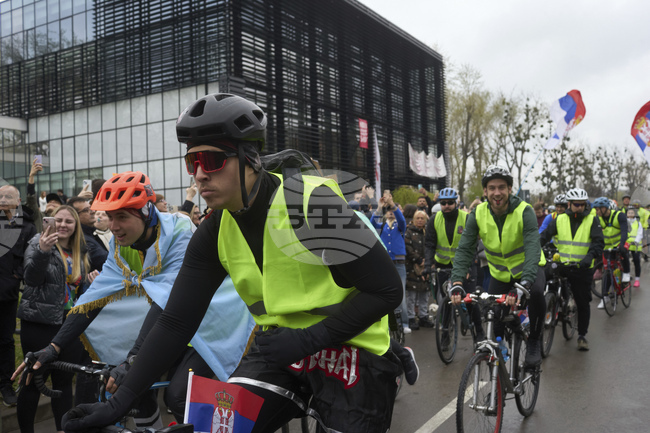 Сръбските студенти велосипедисти пристигат тази вечер в Страсбург след 1300-километров поход 